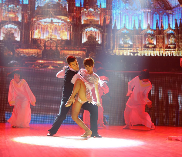 Trà My Idol được bạn nhảy tặng nhẫn đính hôn siêu 'khủng' ảnh 6