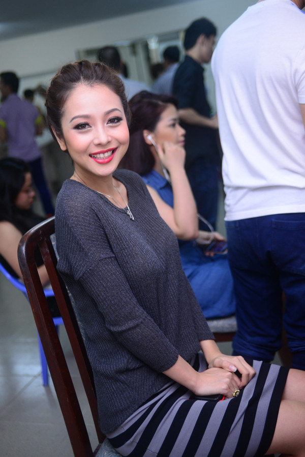 Jennifer Phạm đẹp kiêu sa với đầm dạ hội đỏ rực ảnh 5