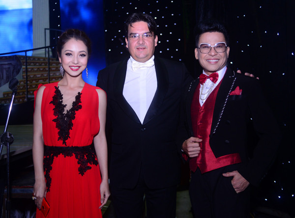 Jennifer Phạm đẹp kiêu sa với đầm dạ hội đỏ rực ảnh 7