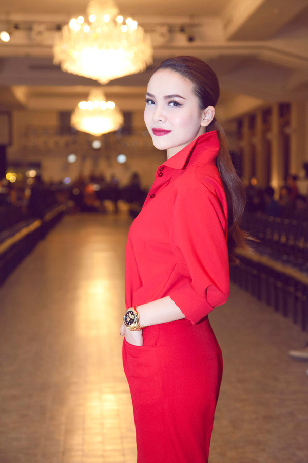 Yến Trang 'chuẩn men' bên dàn mẫu nam Thái Lan ảnh 6