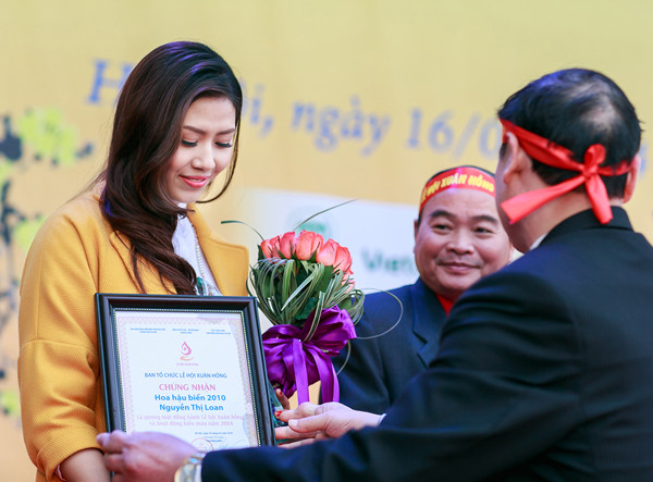 Nguyễn Thị Loan tích cực kêu gọi hiến máu ảnh 2