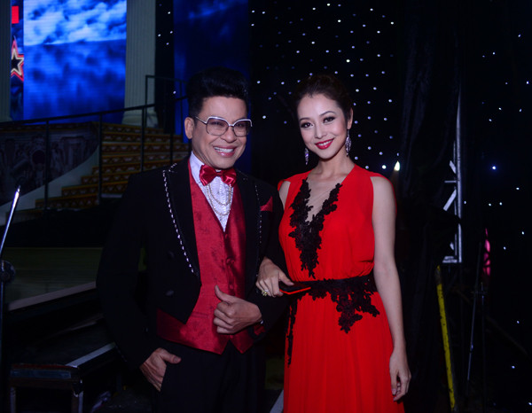 Jennifer Phạm đẹp kiêu sa với đầm dạ hội đỏ rực ảnh 6