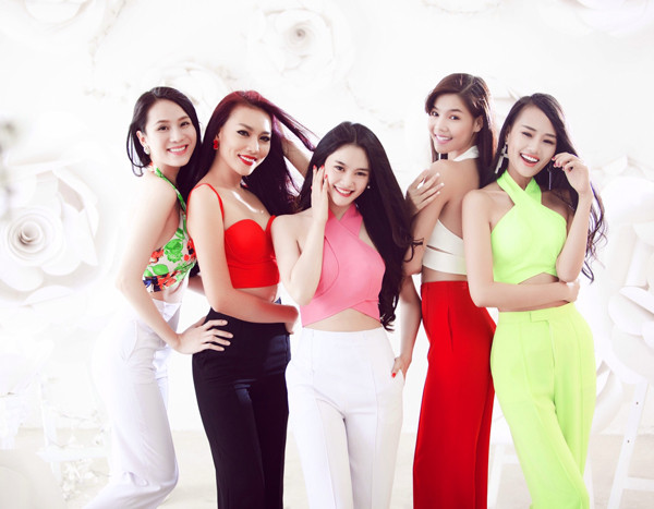 Ngọc Trinh, Linh Chi mặc váy đôi, đọ vòng 1 bốc lửa ảnh 5