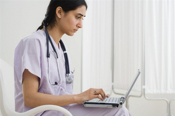  Anh nói hãy để anh hoàn thành trách nhiệm của một người cha. (Ảnh minh họa) 