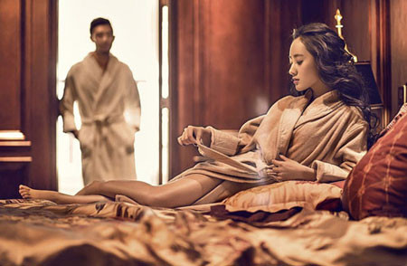 Ngày anh về, chị đã viết đơn ly dị, bỏ lại anh và người con, đi lấy chồng. Anh đau khổ, cay cú nhưng không làm được gì. (ảnh minh họa)