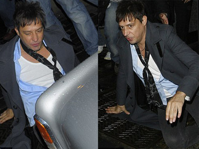 Bạn trai của Kate Moss là Jamie đã quá tức giận lao vào ăn thua đủ với cánh paparazzi