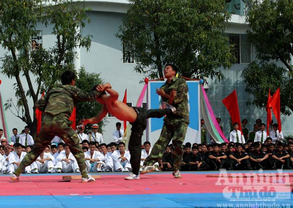 Màn hạ đối tượng phạm tội manh động của chiến sỹ CSCĐ 