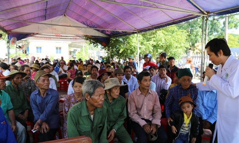 Bác sĩ Sài Gòn mang yêu thương đến với dân tộc vùng cao ảnh 3