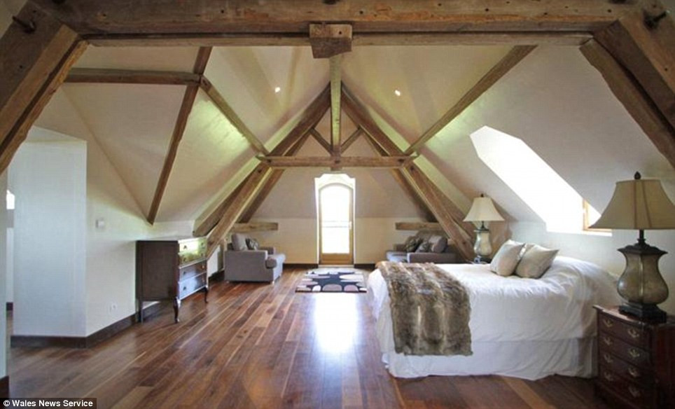 Phòng ngủ trên gác ngôi nhà