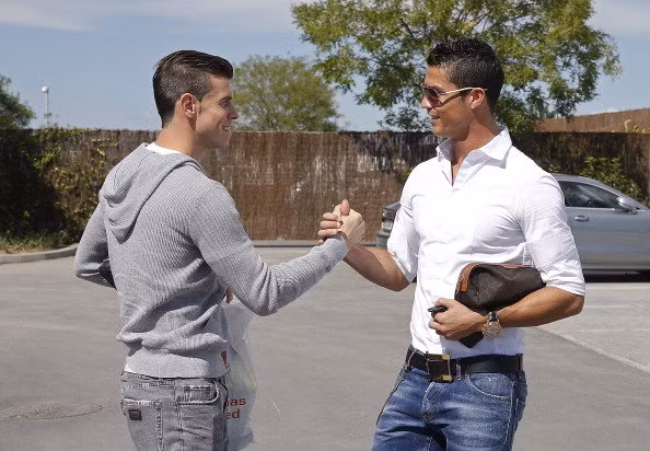 Gặp Ronaldo ngay bãi để xe