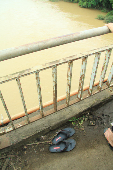 Cãi nhau, nhảy cầu tự tử trước mặt bạn gái ảnh 1