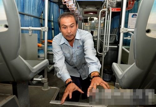 Phẫn nộ cô gái bị hiếp trên xe buýt... khách ngó lơ ảnh 2