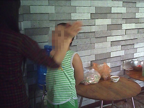 Kinh hoàng kiểu dạy trẻ như tra tấn thời trung cổ ảnh 4