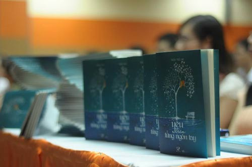 Tập truyện ngắn Yêu trên từng ngón tay