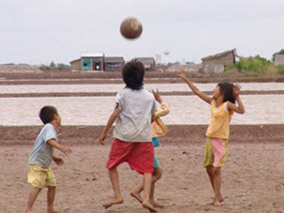 “Sân chơi” của trẻ em vùng sâu ĐBSCL