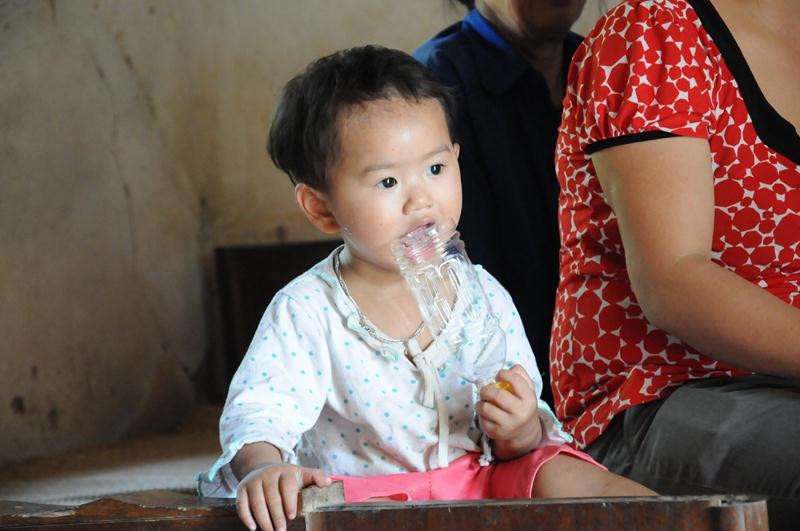 Cháu ngoại của ông Chấn còn quá bé để hiểu được sự việc