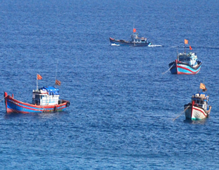 Ngư dân sẽ được hỗ trợ, bảo vệ trong thời gian tới. Ngư dân sẽ được hỗ trợ, bảo vệ trong thời gian tới.