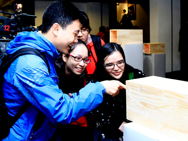 Nhiều bạn trẻ cũng có mặt tại đây