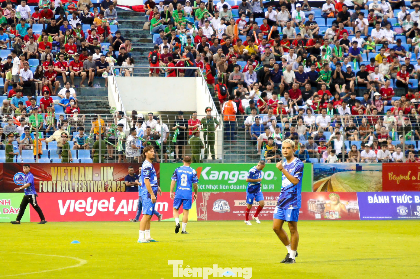 Trong tối 27/6, các huyền thoại bóng đá MU sẽ đá giao hữu với các ngôi sao bóng đá Việt Nam.