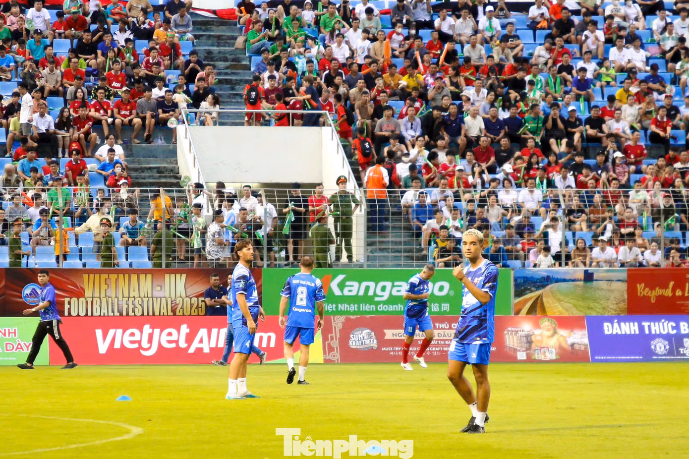 Trong tối 27/6, các huyền thoại bóng đá MU sẽ đá giao hữu với các ngôi sao bóng đá Việt Nam.