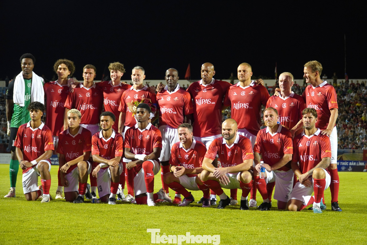 Đội hình MU trong trận giao hữu với các ngôi sao bóng đá Việt Nam.