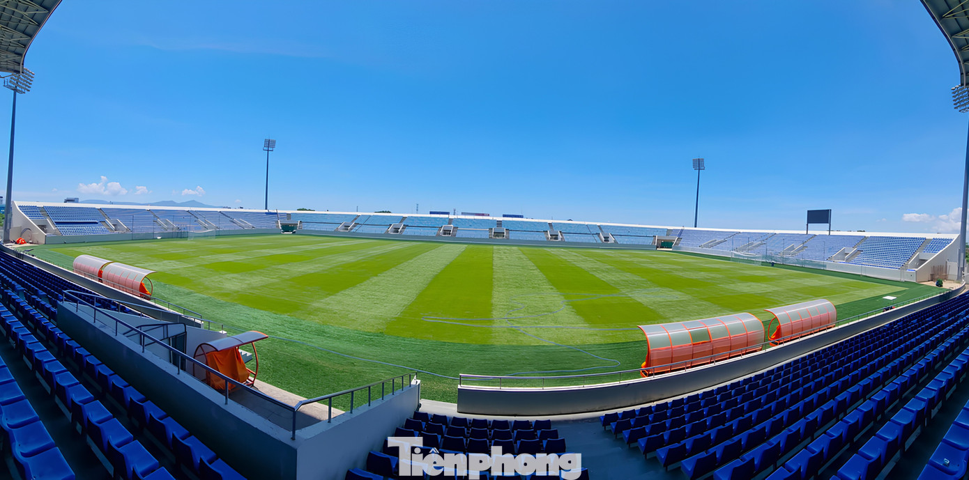 Trong khuôn khổ Lễ hội bóng đá Việt Nam - Vương quốc Anh 2025, các cầu thủ huyền thoại của MU gồm: Michael Owen, Paul Scholes, Ryan Giggs, Teddy Sheringham, Wes Brown và Dwight Yorke sẽ cùng các cầu thủ trẻ và đội bóng đại diện Việt Nam tham gia “Trận cầu kinh điển Manchester Reds Vs Vietnam All Stars” vào đêm 27/6 tại sân vận động Hoà Xuân.