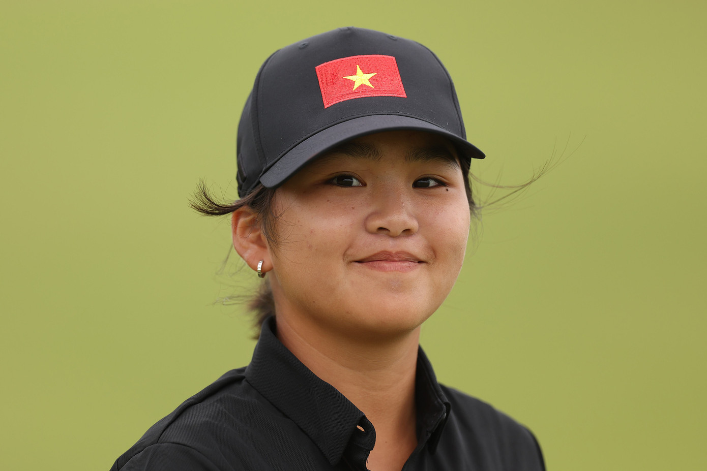 Mùa giải năm nay, Bảo Châu (12 tuổi, Việt Nam) là VĐV trẻ nhất, Nadene Gole (56 tuổi, Australia) là gương mặt cao tuổi nhất. Các VĐV cho hay sân golf miền Trung đẹp cùng với thời tiết thuận lợi nên họ thi đấu rất thoải mái.