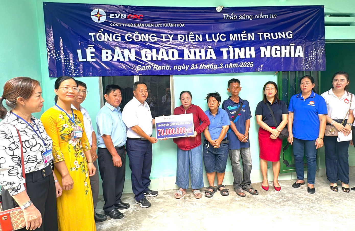 Những mái ấm vững chải giúp người dân yên tâm, có thêm niềm vui trong cuộc sống. Những mái ấm vững chải giúp người dân yên tâm, có thêm niềm vui trong cuộc sống.