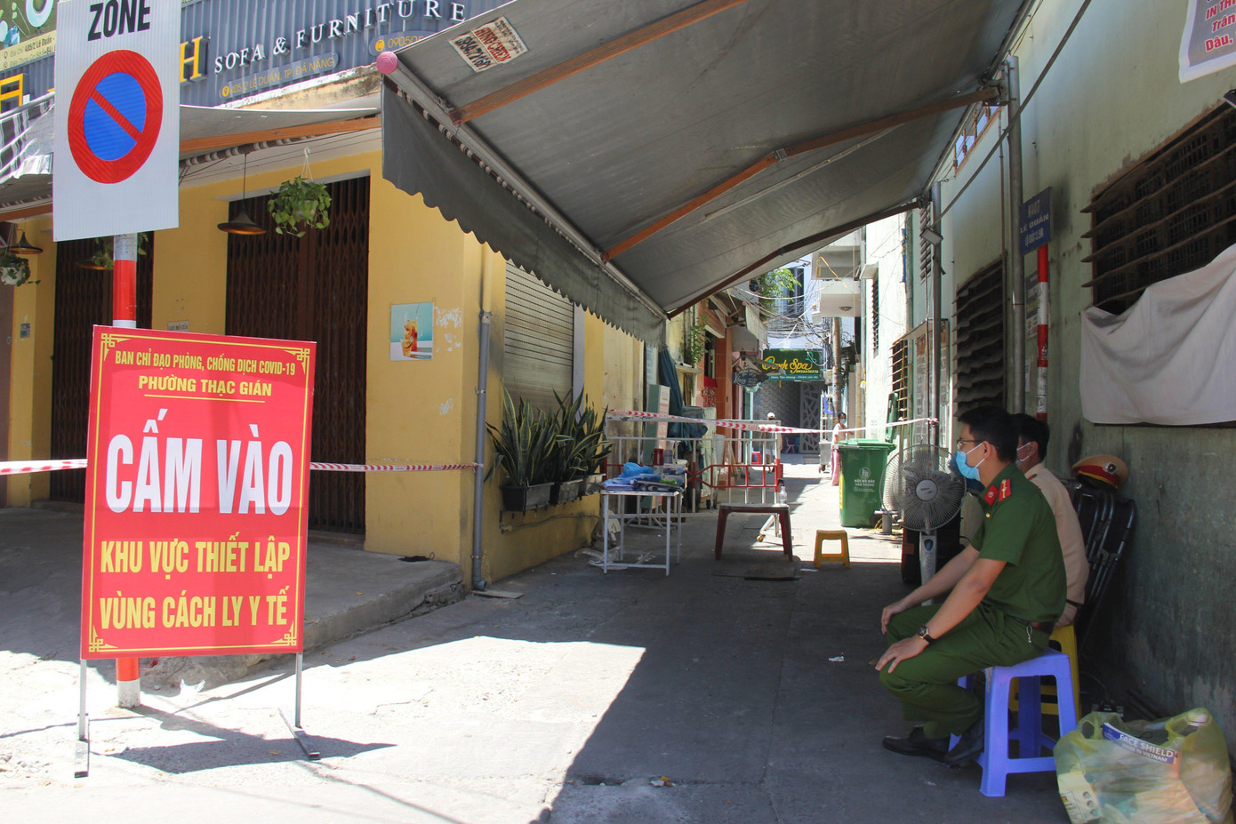 Các kiệt hẻm ở khu tam giác được chốt chặn.