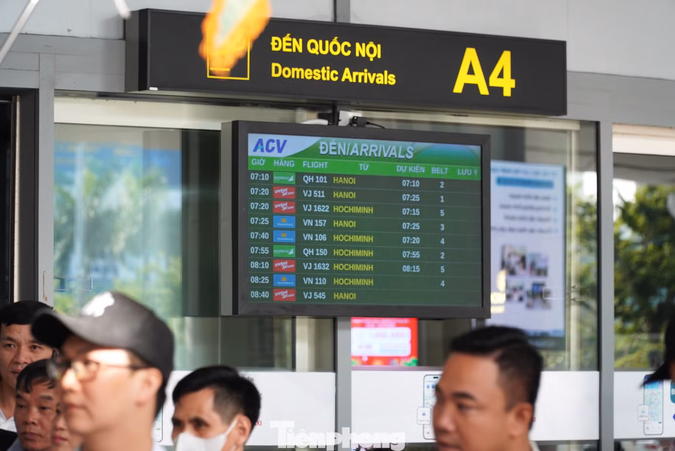 Các chuyến bay nối tiếp nhau hạ cánh xuống sân bay Đà Nẵng. Theo Cảng hàng không quốc tế Đà Nẵng, hôm nay có 134 chuyến bay hạ cánh, với gần 80 chuyến bay nội địa. Các chuyến bay nối tiếp nhau hạ cánh xuống sân bay Đà Nẵng. Theo Cảng hàng không quốc tế Đà Nẵng, hôm nay có 134 chuyến bay hạ cánh, với gần 80 chuyến bay nội địa.