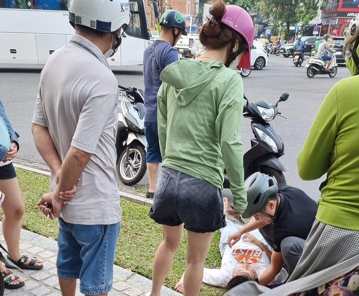 Tấm hình anh Dũng chụp vội để gửi cho đồng nghiệp báo mình tới trễ vì có trường hợp cần hỗ trợ khẩn cấp. Ảnh: Trung Dũng. Tấm hình anh Dũng chụp vội để gửi cho đồng nghiệp báo mình tới trễ vì có trường hợp cần hỗ trợ khẩn cấp. Ảnh: Trung Dũng.