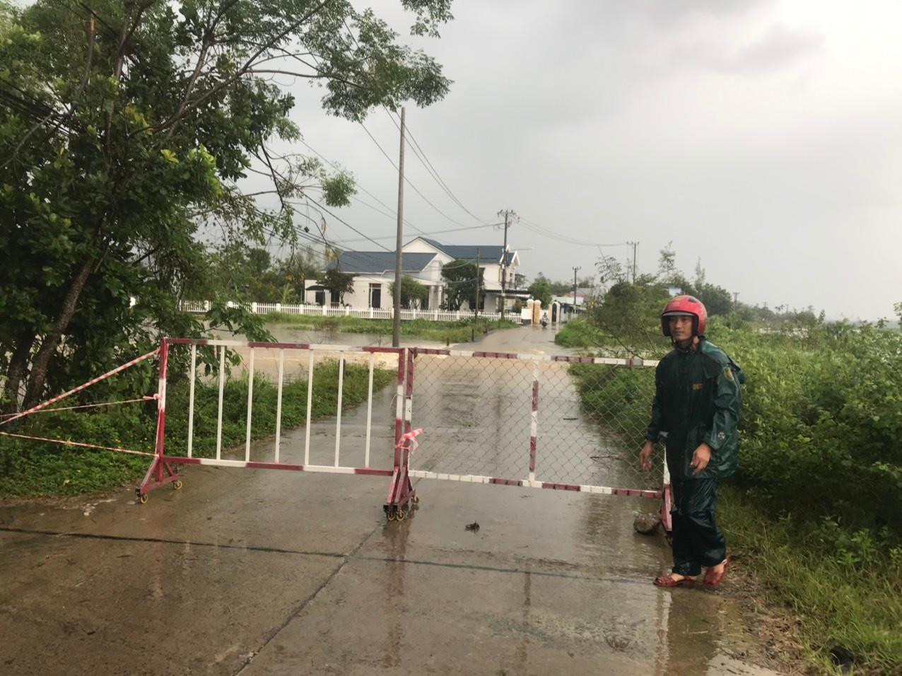 Ban Chỉ huy phòng chống thiên tai, tìm kiếm cứu nạn và phòng thủ dân sự Đà Nẵng đề nghị các địa phương sẵn sàng phương án phòng chống lũ, lũ quét và sạt lở đất, rà soát các khu dân cư tại vùng trũng thấp, có kế hoạch sơ tán dân đến nơi an toàn. Ban Chỉ huy phòng chống thiên tai, tìm kiếm cứu nạn và phòng thủ dân sự Đà Nẵng đề nghị các địa phương sẵn sàng phương án phòng chống lũ, lũ quét và sạt lở đất, rà soát các khu dân cư tại vùng trũng thấp, có kế hoạch sơ tán dân đến nơi an toàn.