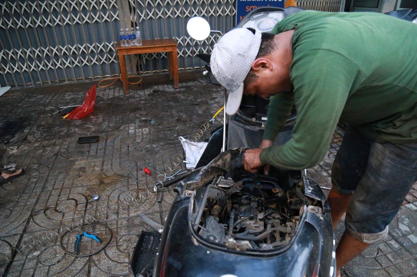 Phần lớn xe bị chết máy, phải thay bugi, lọc gió, dầu nhớt…. Phần lớn xe bị chết máy, phải thay bugi, lọc gió, dầu nhớt….