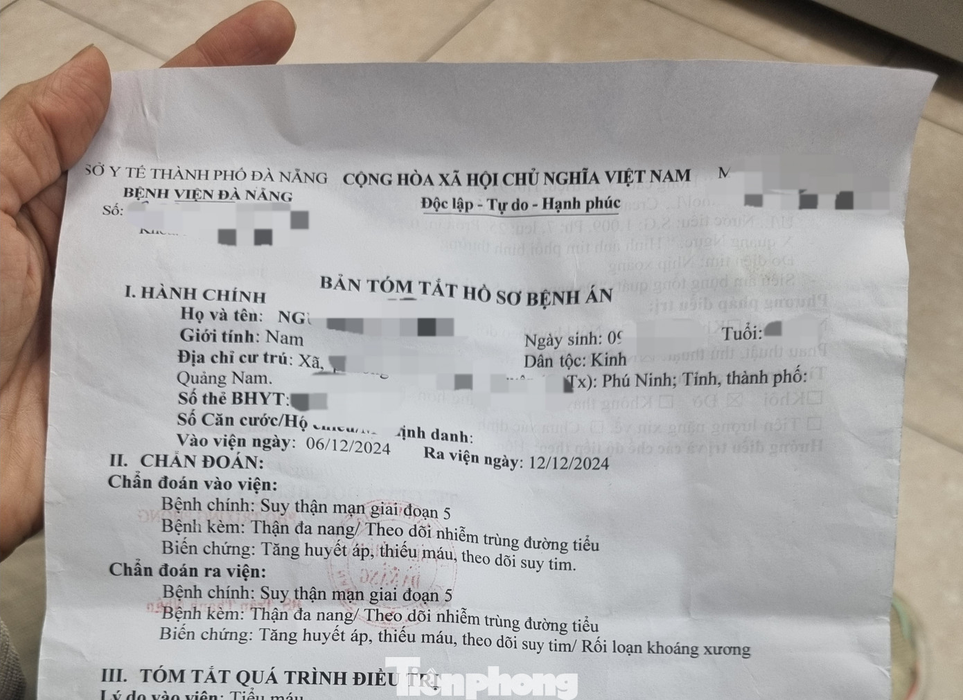 Bệnh suy thận mạn giai đoạn 5 không được chấp nhận, bệnh nhân phải đi xuyên tỉnh xin sửa lại thành suy thận. Ảnh: Thanh Hiền.