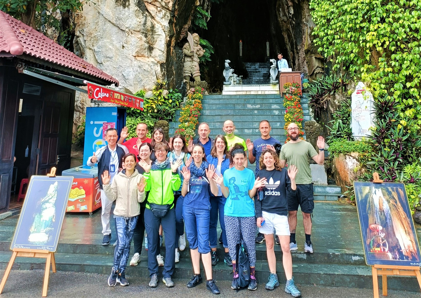 Đoàn khách Italia tới danh thắng ngày đầu năm 2024.