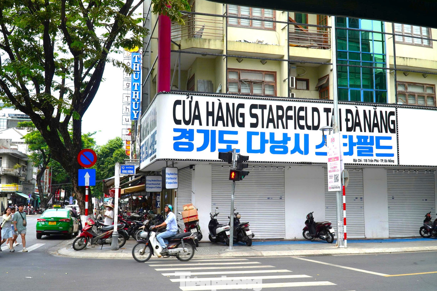 Những cửa hàng này nằm ở khu vực trung tâm thành phố, trên các tuyến đường Hùng Vương, Trần Phú, Nguyễn Thái Học… Ảnh: Thanh Hiền.