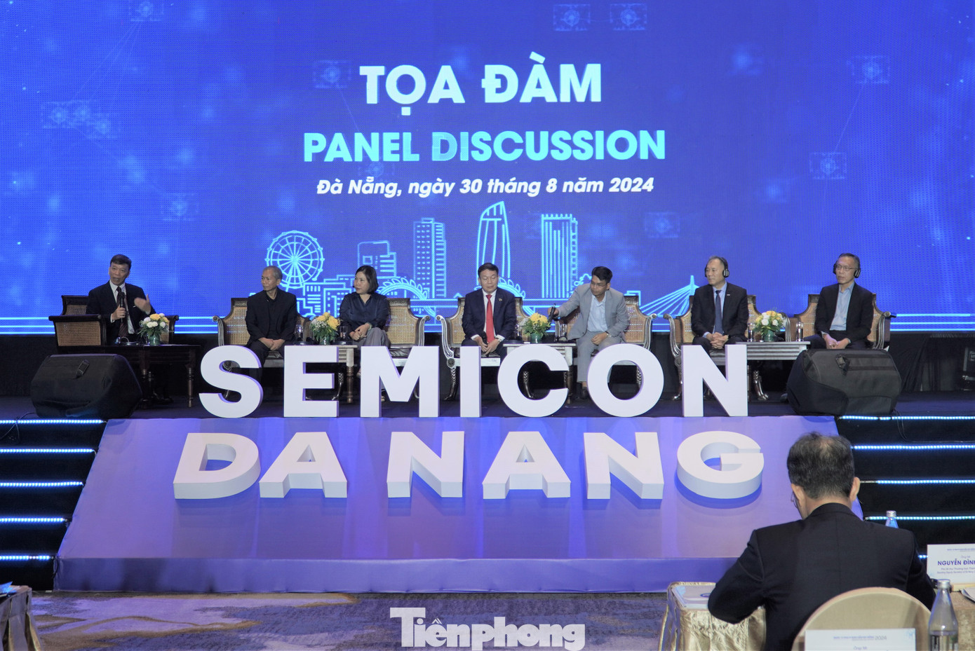 Đại diện các doanh nghiệp chia sẻ về vi mạch bán dẫn. Ảnh: Thanh Hiền.