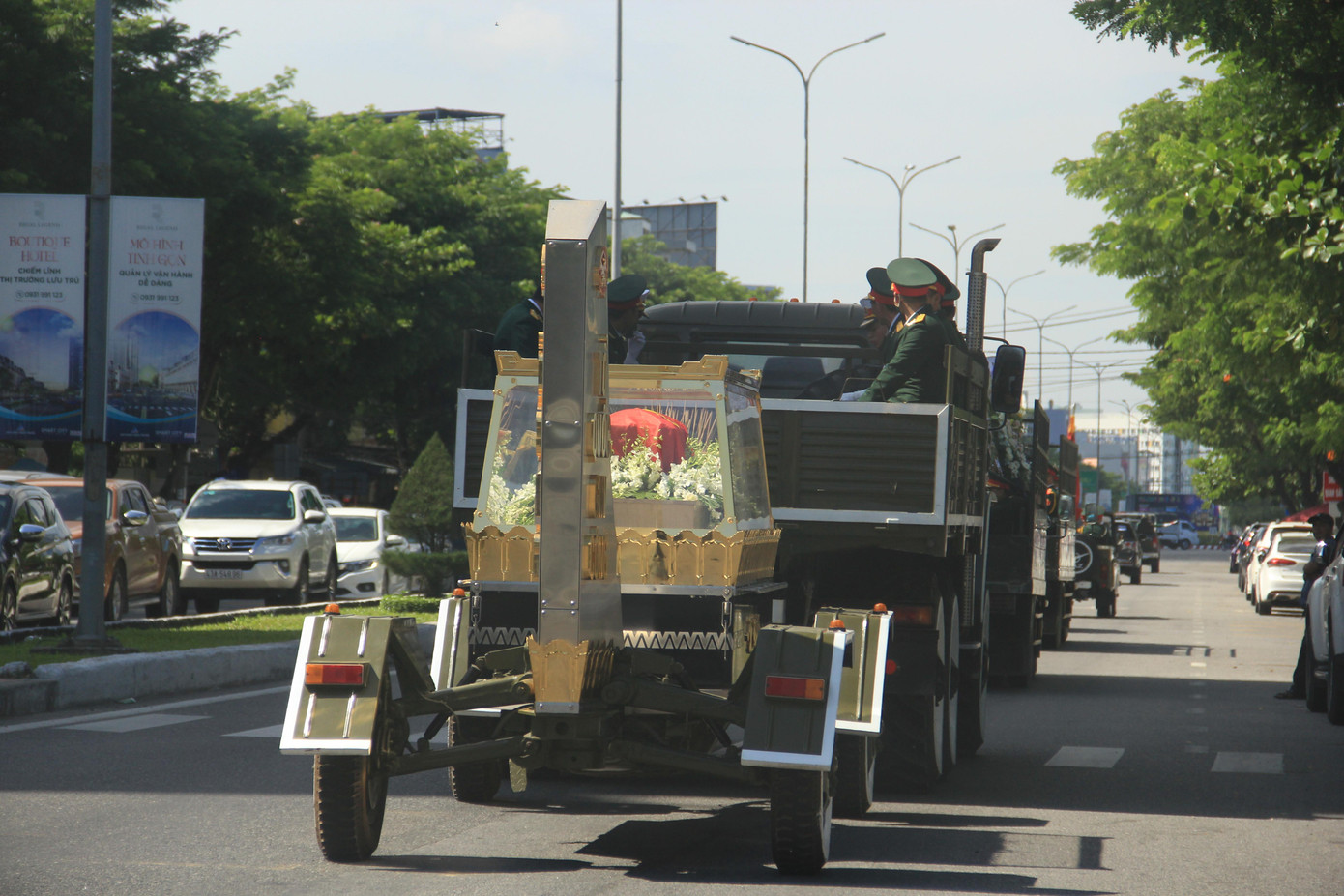 “Hôm nay, như cánh chim hạc, bố tôi đã trở về quê hương thứ 2 của mình – quê hương của chúng ta, đất mẹ Việt Nam theo nguyện vọng của bố", chị Foteini Sarantidis ngậm ngùi.