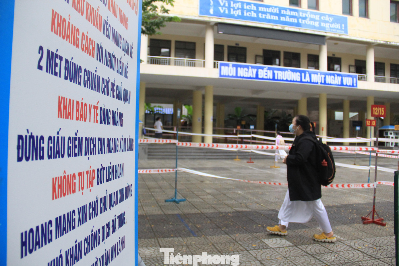 Các quy định phòng chống dịch đặt nhiều nơi.