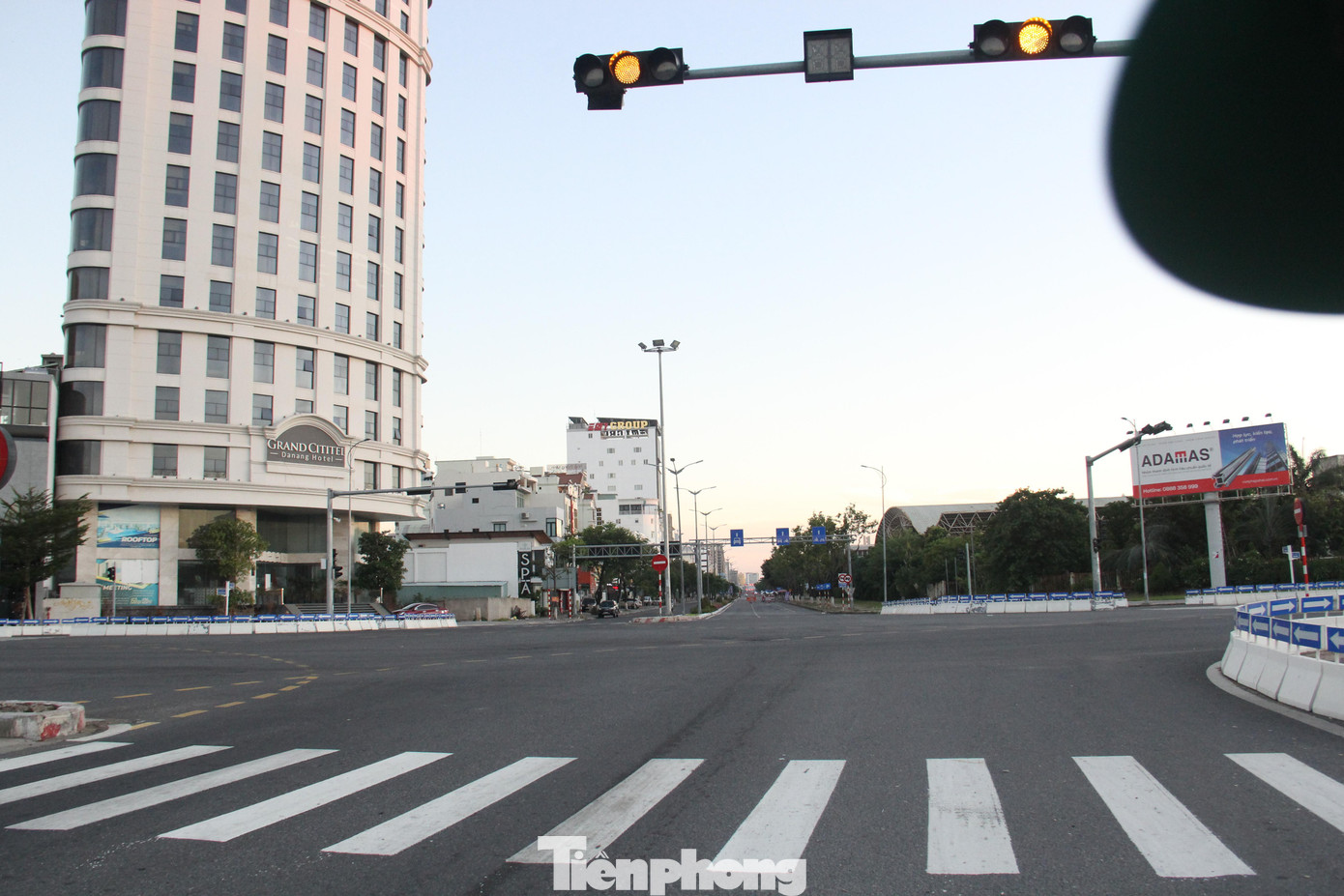 Từ 8h sáng nay, người dân Đà Nẵng sẽ không được ra khỏi nhà. Từ 8h sáng nay, người dân Đà Nẵng sẽ không được ra khỏi nhà.