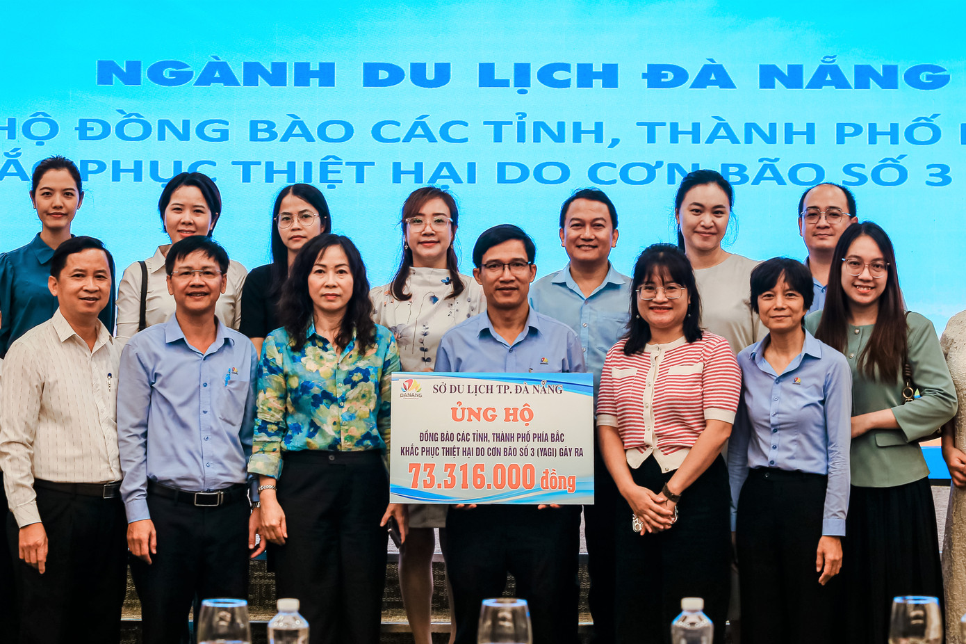 Ngành du lịch đã kêu gọi hơn 2 tỷ đồng ủng hộ đồng bào miền Bắc sau thiên tai. Ngành du lịch đã kêu gọi hơn 2 tỷ đồng ủng hộ đồng bào miền Bắc sau thiên tai.