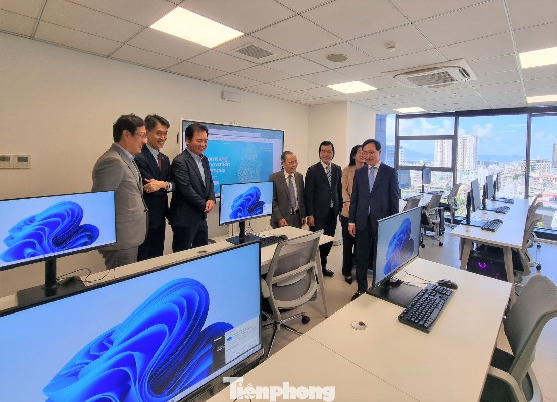 Ông Choi Joo Ho khẳng định Samsung sẽ nỗ lực hết mình góp sức vào việc bồi dưỡng nhân tài công nghệ Việt Nam. Ông Choi Joo Ho khẳng định Samsung sẽ nỗ lực hết mình góp sức vào việc bồi dưỡng nhân tài công nghệ Việt Nam.