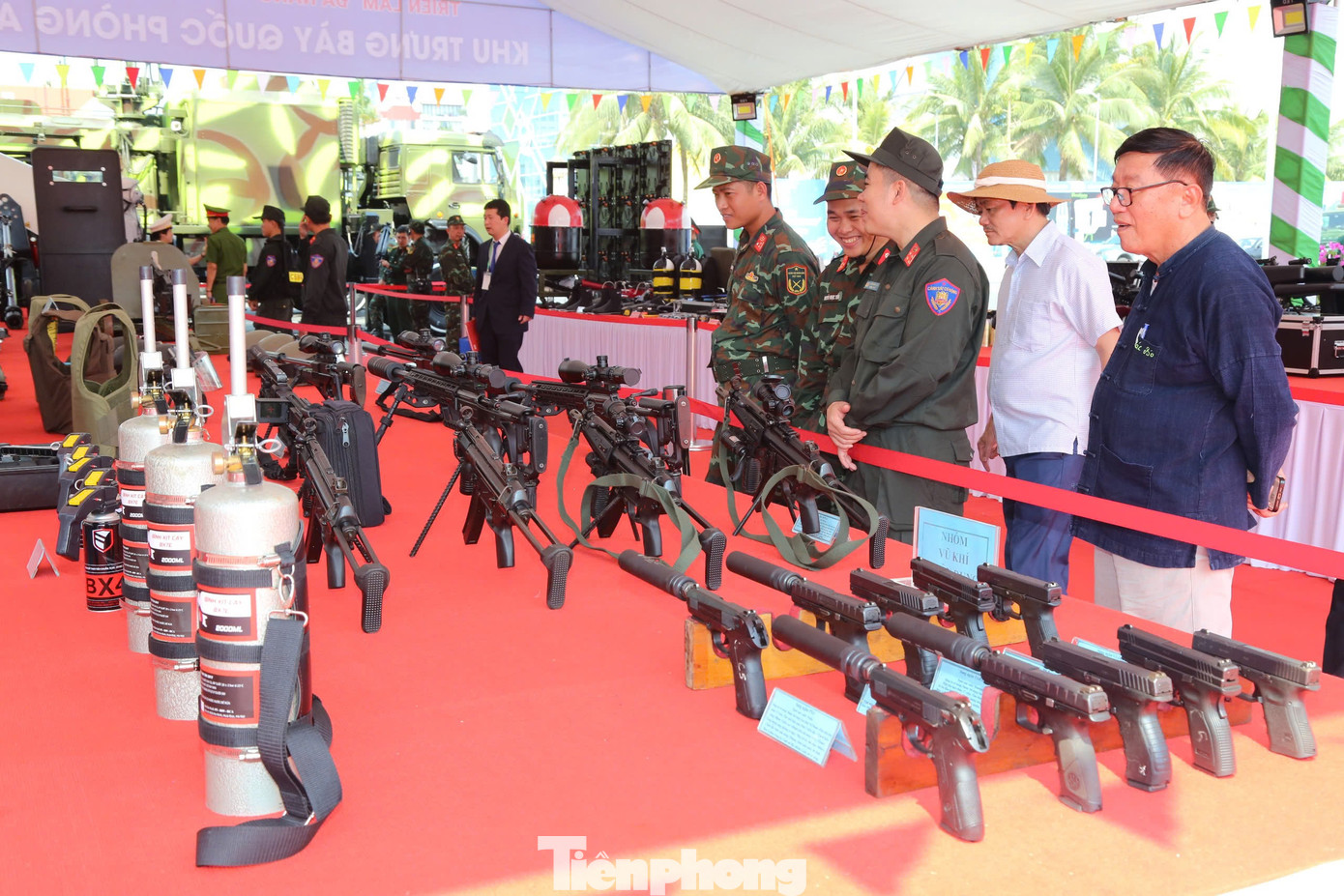 Các loại súng thu hút sự chú ý của người dân. Các loại súng thu hút sự chú ý của người dân.