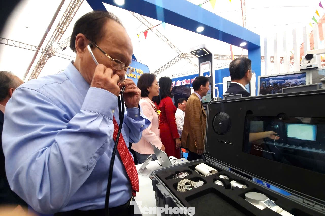 Triển lãm cũng giới thiệu nhiều thành tựu trong các lĩnh vực y tế, giáo dục, kinh tế, đối ngoại... Triển lãm cũng giới thiệu nhiều thành tựu trong các lĩnh vực y tế, giáo dục, kinh tế, đối ngoại...