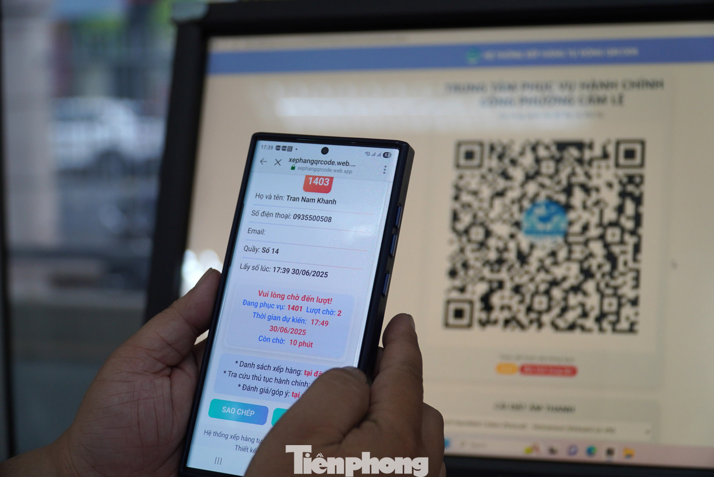 Hệ thống quét mã QR lấy số tự động cũng được “check”. Đây là ứng dụng công nghệ để giúp người dân thực hiện thủ tục nhanh hơn, giảm bớt áp lực công việc cũng như tình trạng quá tải khi nhu cầu giải quyết của người dân tăng cao. Hệ thống quét mã QR lấy số tự động cũng được “check”. Đây là ứng dụng công nghệ để giúp người dân thực hiện thủ tục nhanh hơn, giảm bớt áp lực công việc cũng như tình trạng quá tải khi nhu cầu giải quyết của người dân tăng cao.