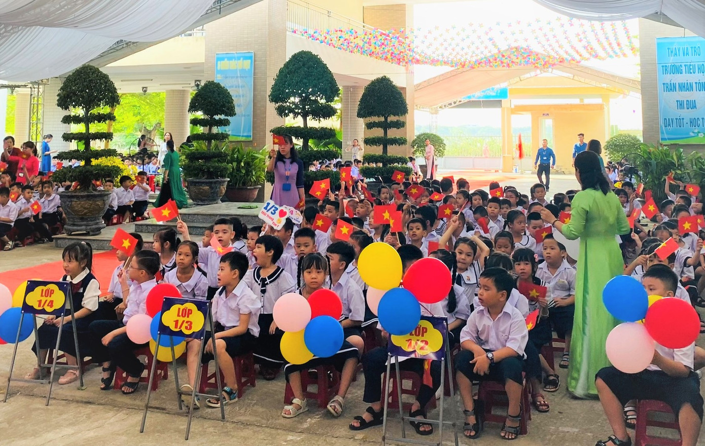 Đúng 7h15’ sáng nay (5/9), các trường tại TP Đà Nẵng đồng loạt tổ chức lễ khai giảng năm học mới 2023-2024.