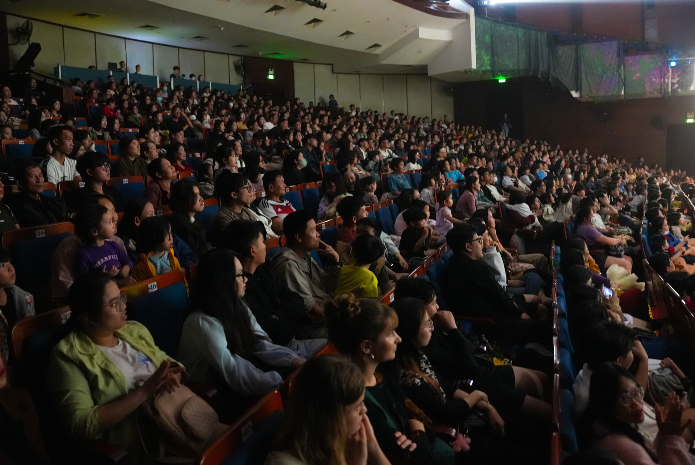 Nhà hát Trưng Vương "cháy" ghế.