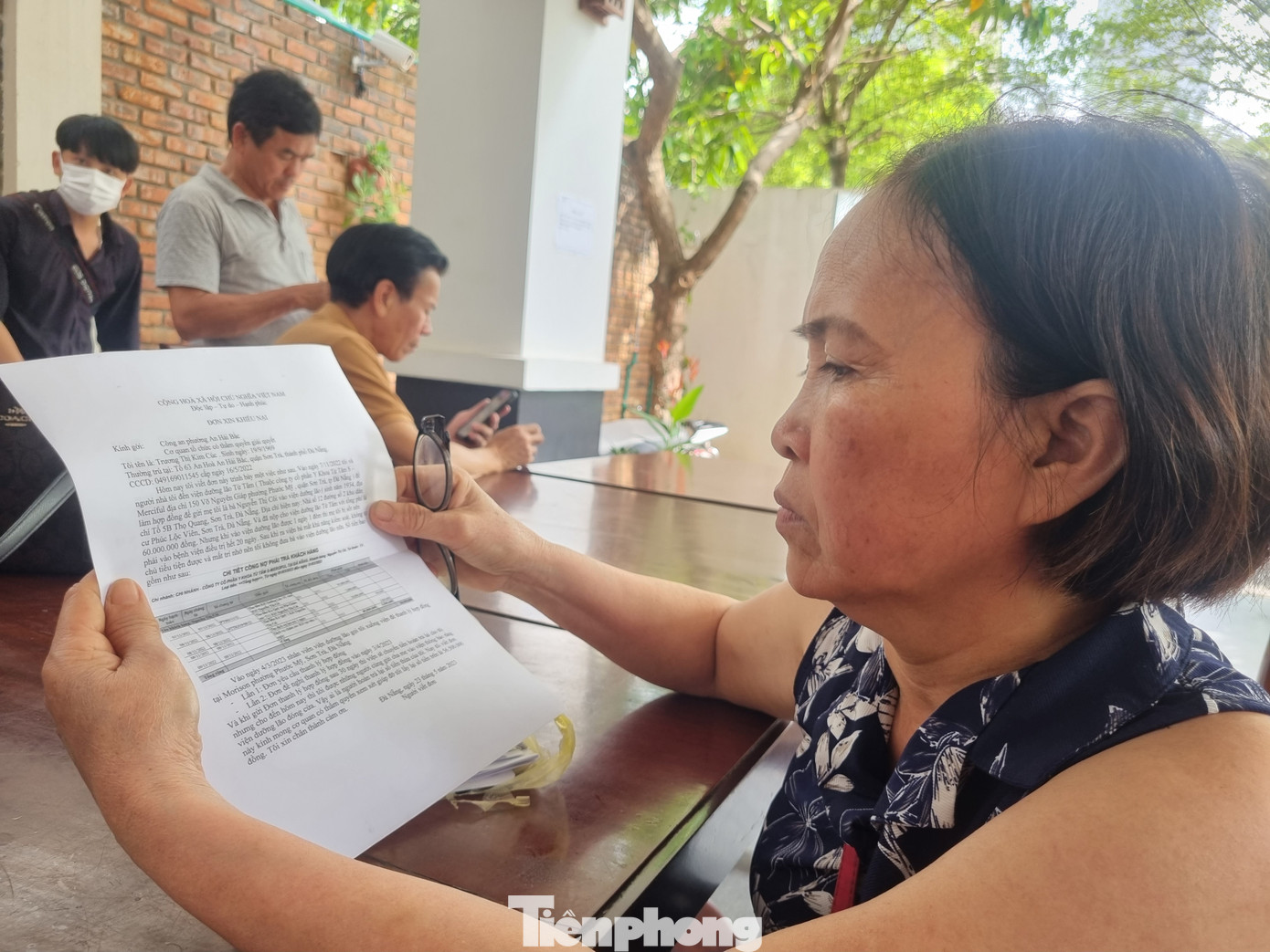 Mẹ chỉ ở đúng 1 ngày, nhưng gần nửa năm nay bà Cúc vẫn chưa đòi lại được hàng chục triệu đã đóng. Mẹ chỉ ở đúng 1 ngày, nhưng gần nửa năm nay bà Cúc vẫn chưa đòi lại được hàng chục triệu đã đóng.