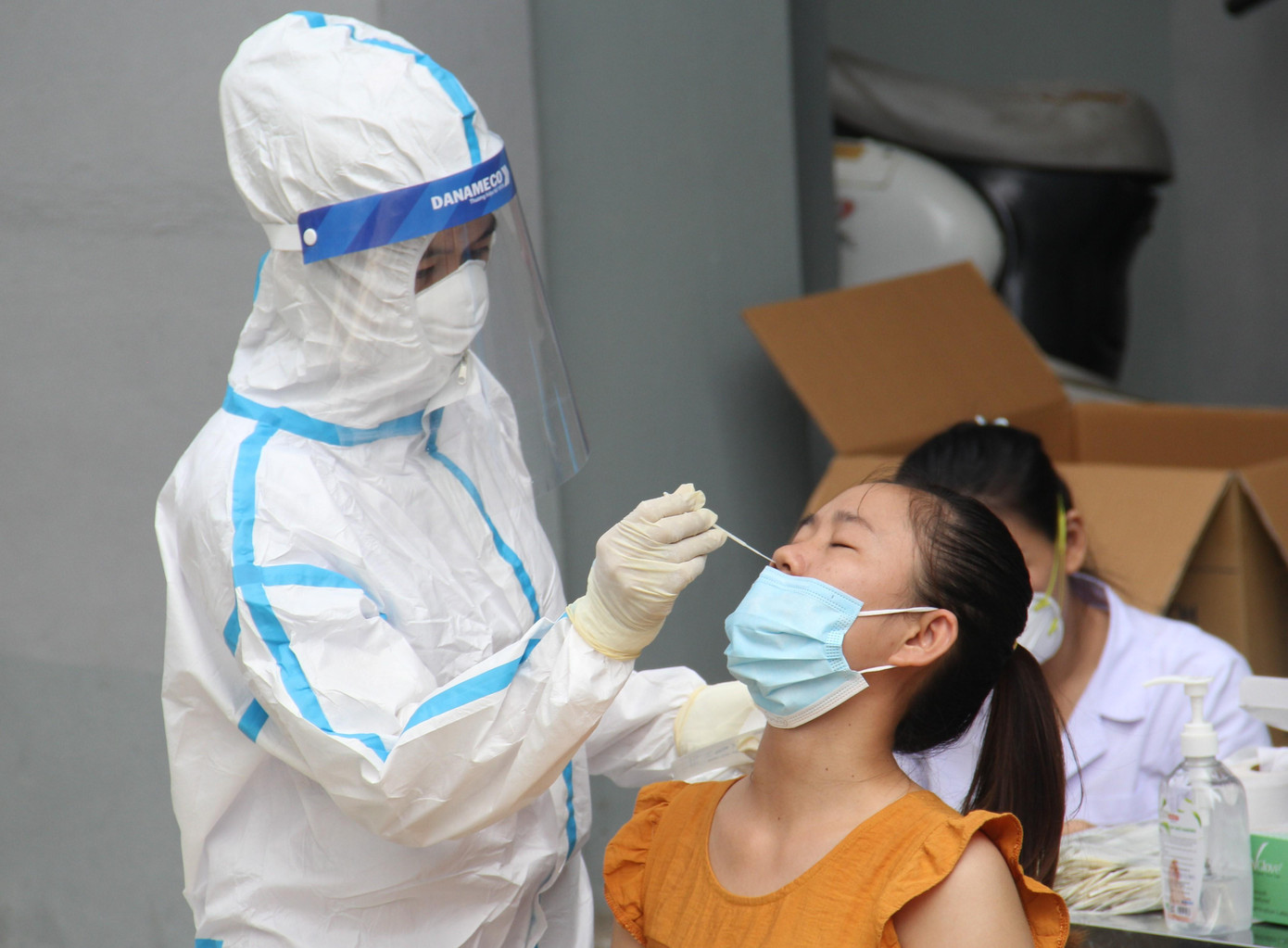 Trong đợt dịch căng thẳng năm 2021, có thời điểm Đà Nẵng lấy mẫu xét nghiệm với tần suất 3 ngày/lần. Trong đợt dịch căng thẳng năm 2021, có thời điểm Đà Nẵng lấy mẫu xét nghiệm với tần suất 3 ngày/lần.