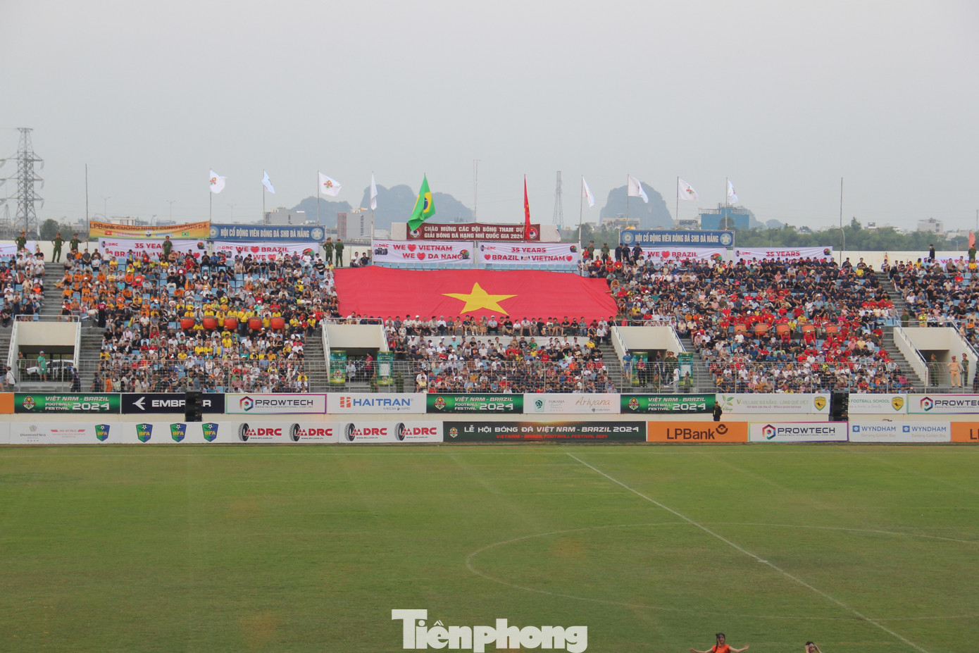 Trận cầu đỉnh cao sẽ diễn ra trên sân vận động Hòa Xuân. Ảnh: Thanh Hiền.